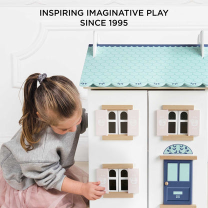 Bluebelle Wooden Dolls House wallpaper