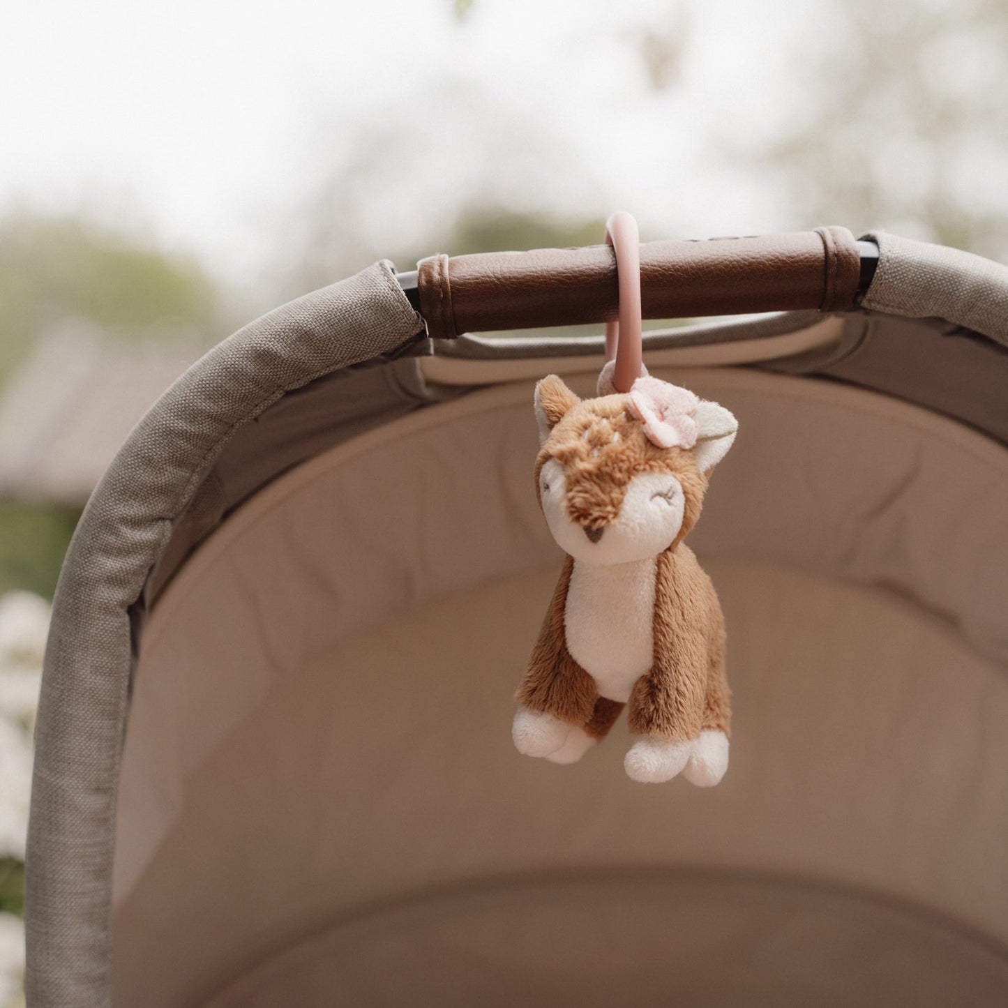 Little Dutch Pull-and-Shake Deer – Fairy Garden