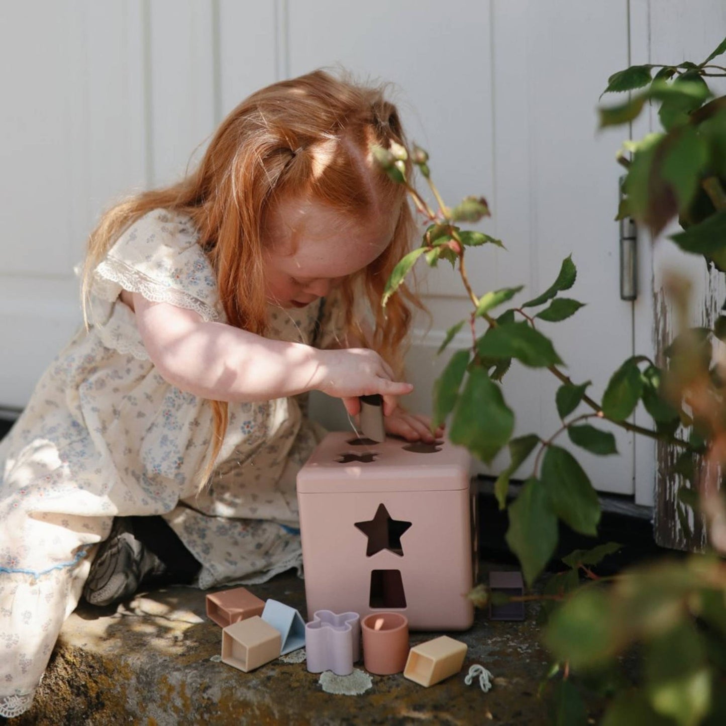 Mushie Shape Sorting Box – Petal
