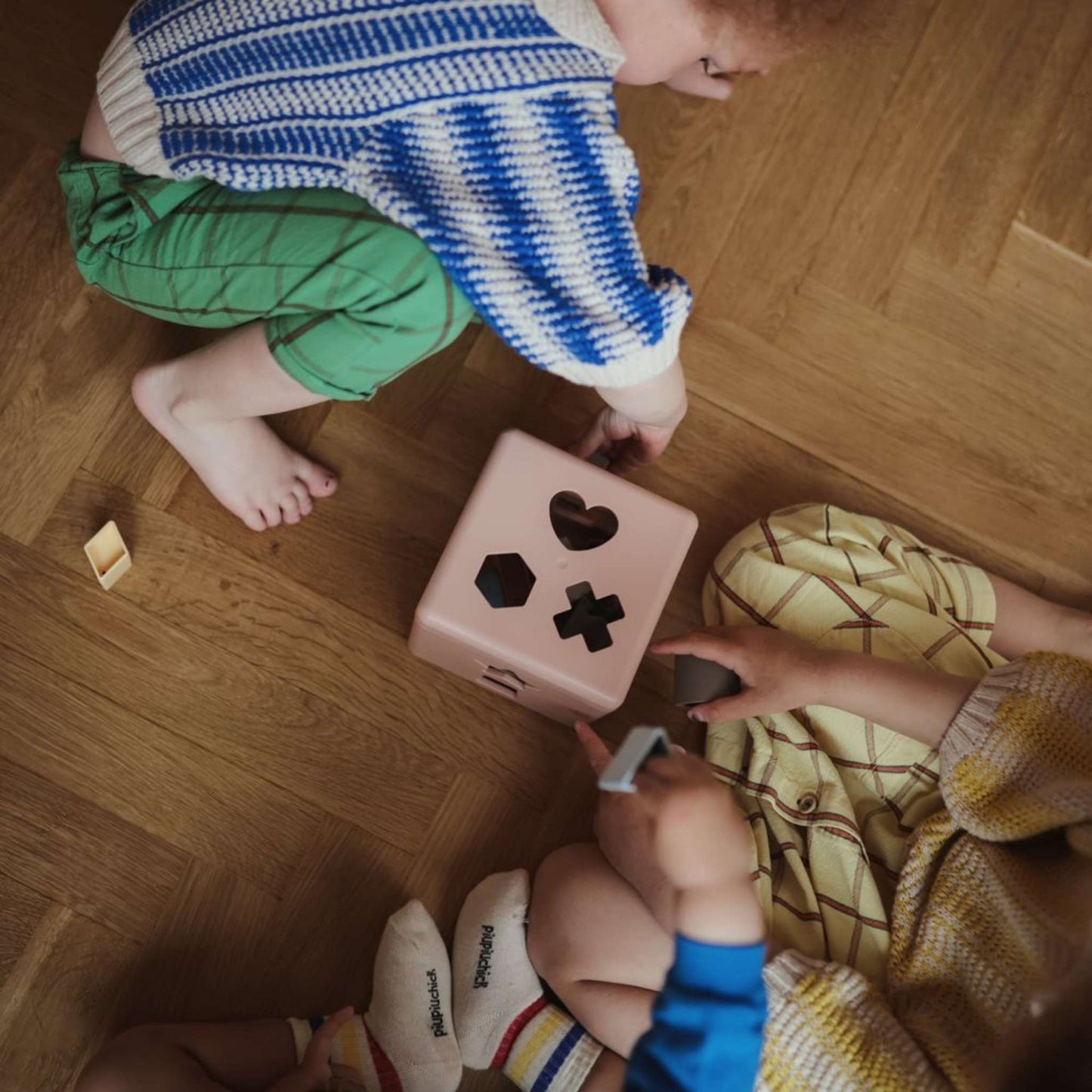 Mushie Shape Sorting Box – Petal