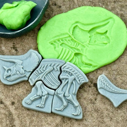 Yellow Door Dig and Discover - Triceratops and Spinosaurus